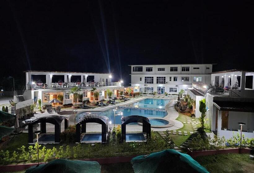 هتل Jade Resort   Bauang, La Union