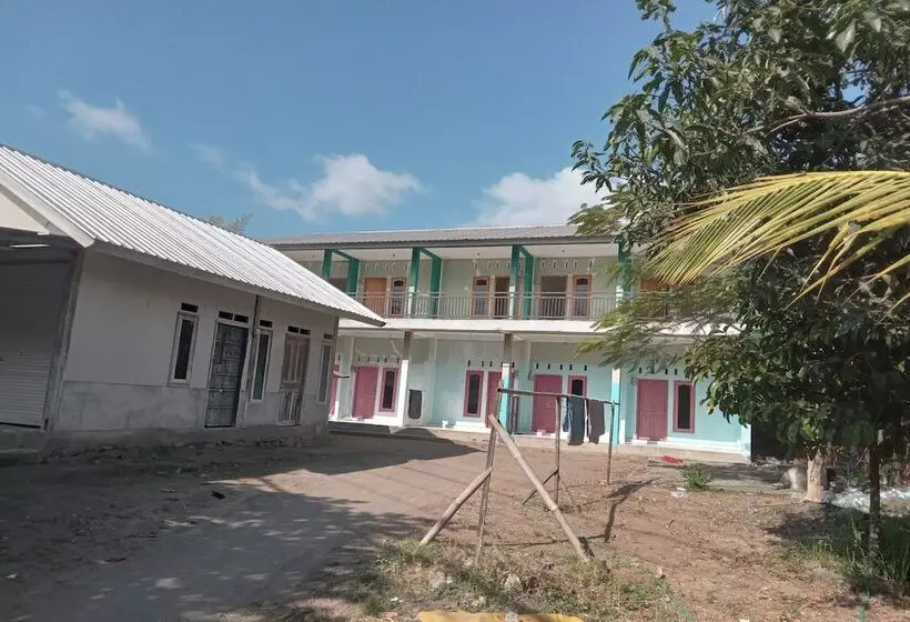 ホテル Oyo Life 93015 Kos Anto