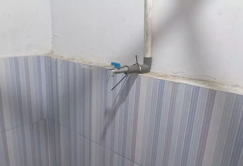 ホテル Oyo Life 93015 Kos Anto