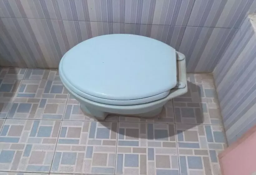 ホテル Oyo Life 93015 Kos Anto