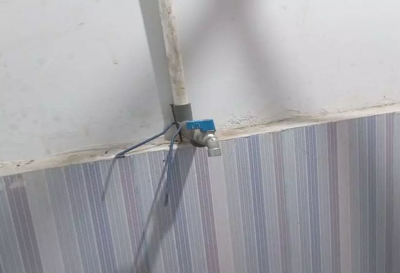 ホテル Oyo Life 93015 Kos Anto