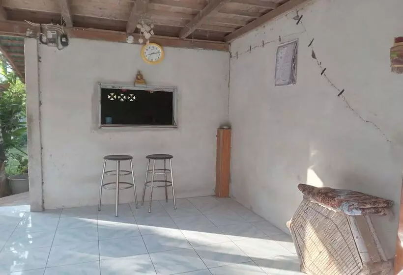 ホテル Oyo Life 93015 Kos Anto