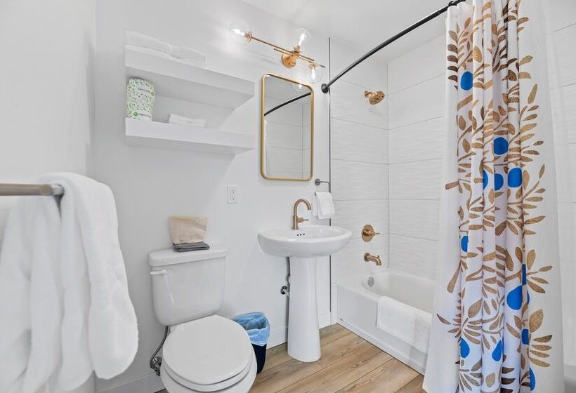 فندق Queen City Inn