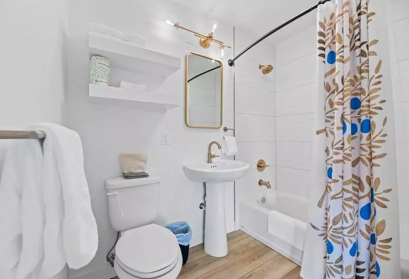 Hotelli Queen City Inn