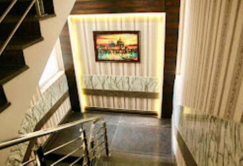 Отель Uday Palace Varanasi , Uttar Pradesh