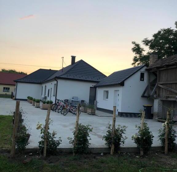 Пансион Csodaszarvas Vendégház Nyíradony