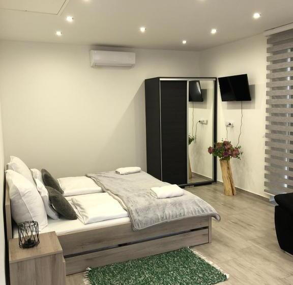 Пансион Csodaszarvas Vendégház Nyíradony