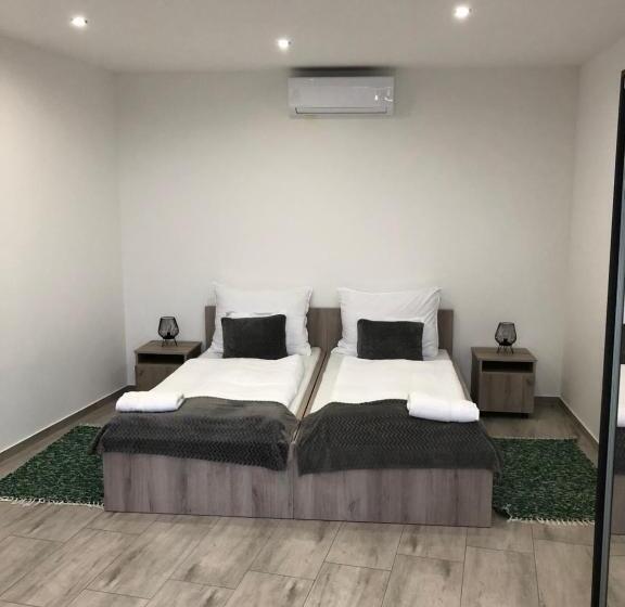 Пансион Csodaszarvas Vendégház Nyíradony