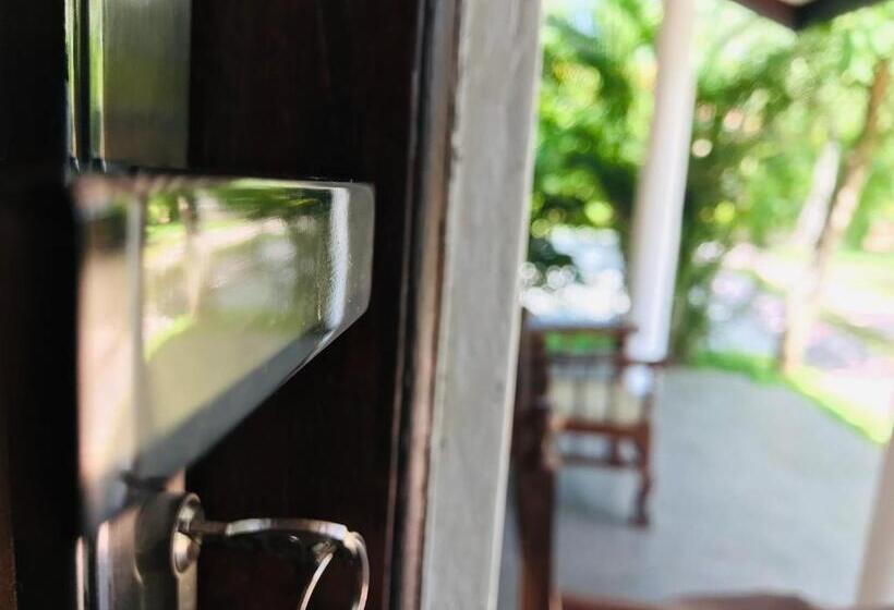 פנסיון Euro Star Holiday Inn