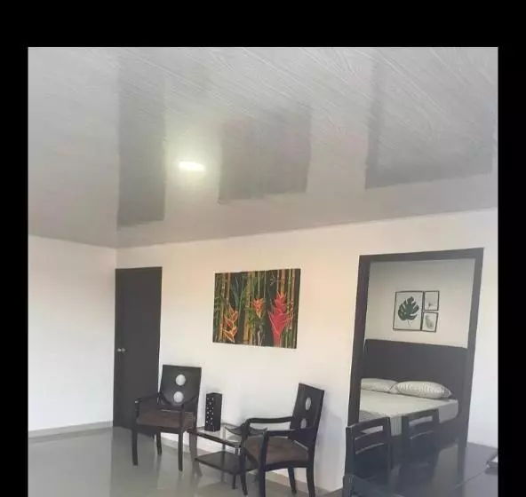 ペンション Hostal Marjul