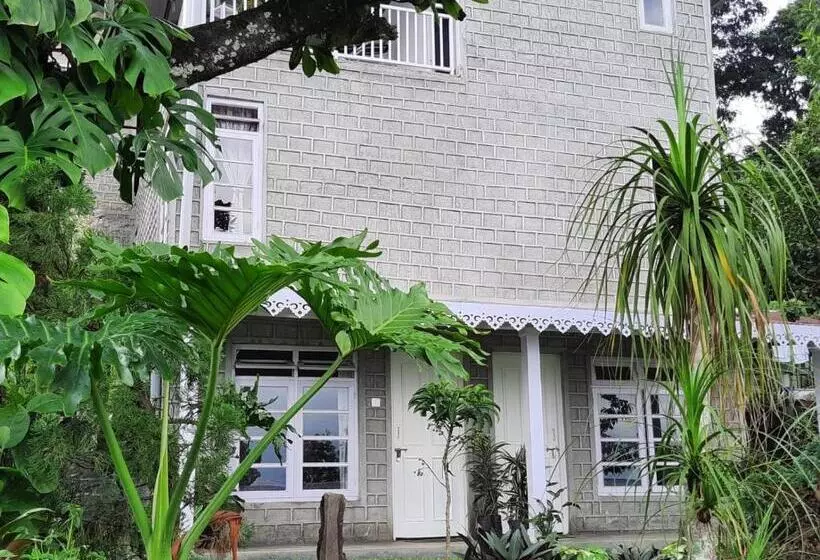 ベッドアンドブレックファースト Aaravi Garden Homestay