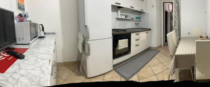 تختخواب و صبحانه Seal Home