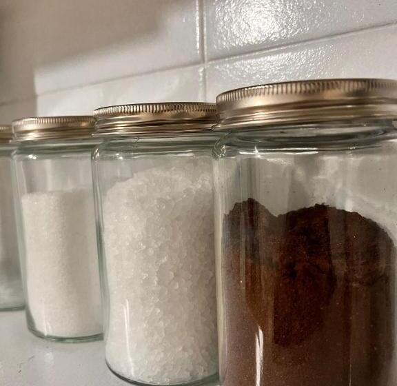 تختخواب و صبحانه Seal Home