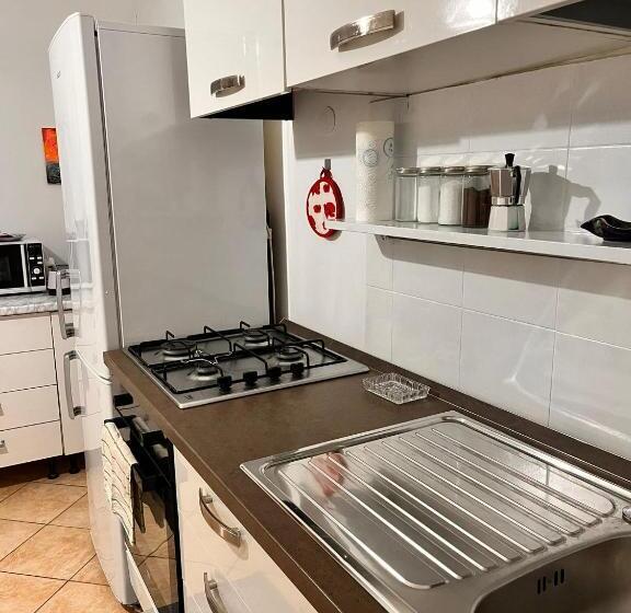 تختخواب و صبحانه Seal Home