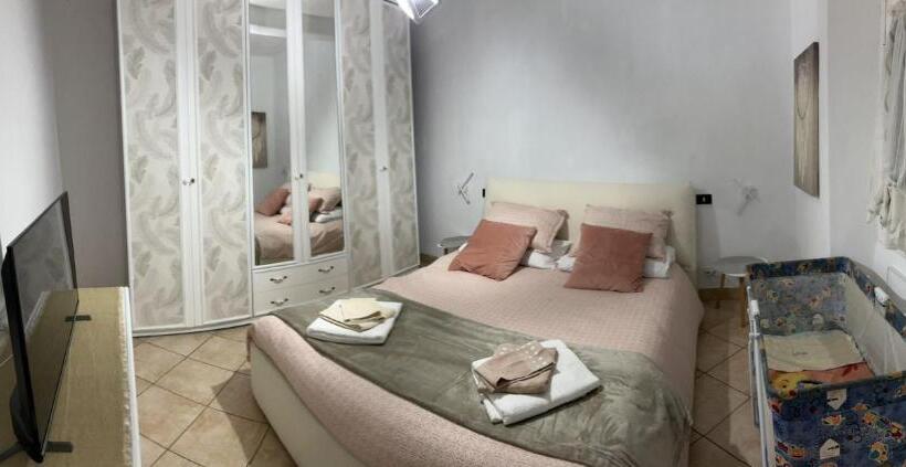 تختخواب و صبحانه Seal Home