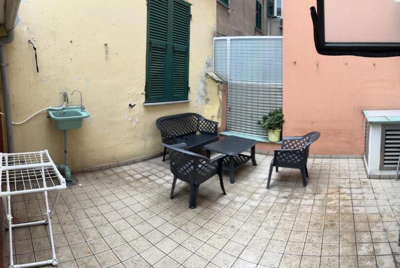 تختخواب و صبحانه Seal Home