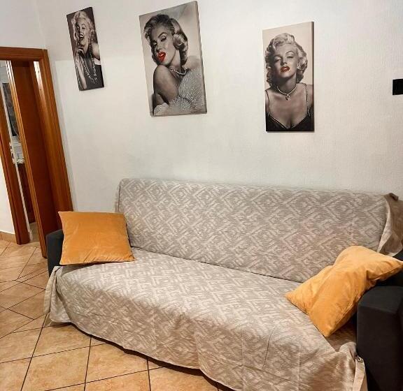 تختخواب و صبحانه Seal Home