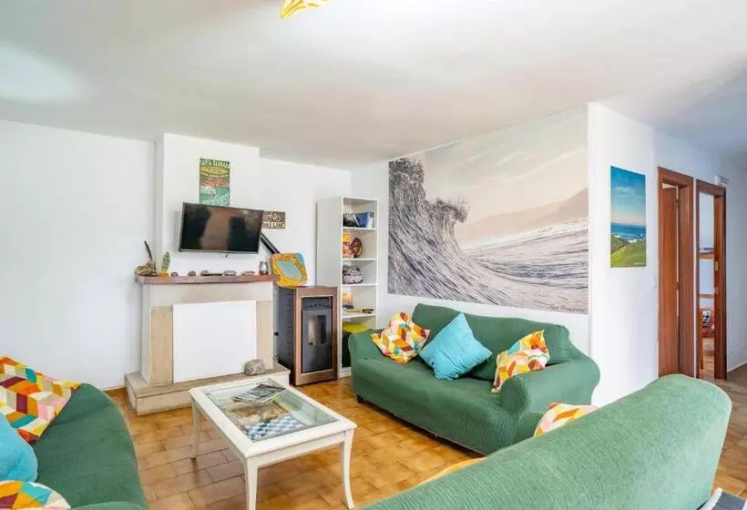 Aamiaismajoitus (B&B) Surf House Sanvi