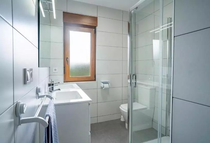 Aamiaismajoitus (B&B) Surf House Sanvi