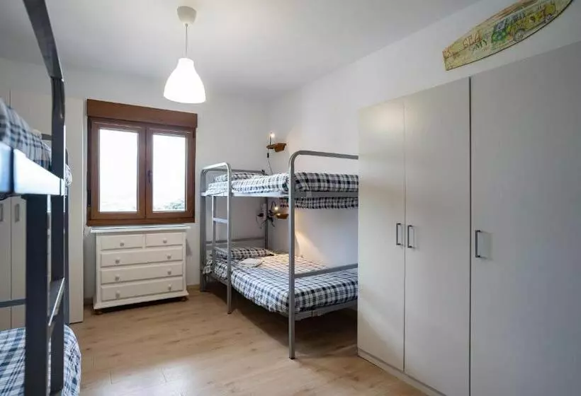 Aamiaismajoitus (B&B) Surf House Sanvi
