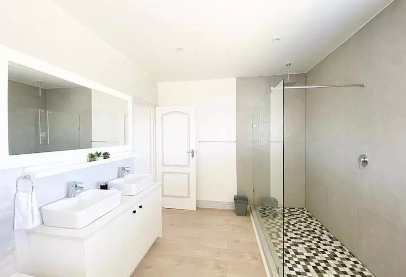 Aamiaismajoitus (B&B) The Bucket List Guest House