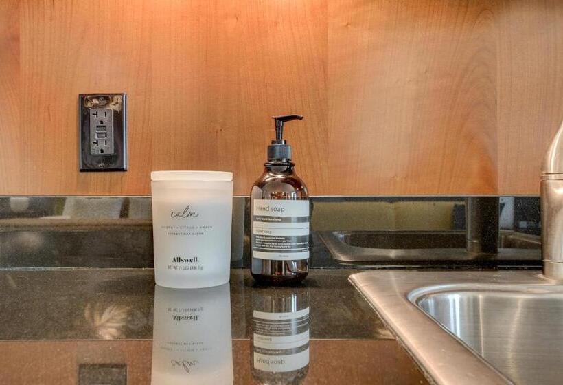 Elite Studio Mgm Signature Balcony Strip View