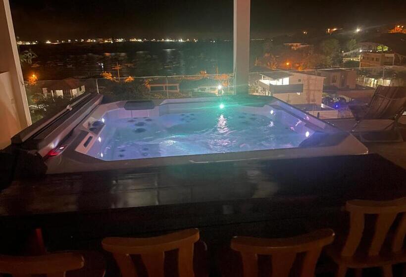 Hotel Casa Lobster Bay