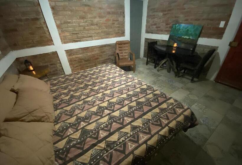 هتل Hostal Café El Cedro