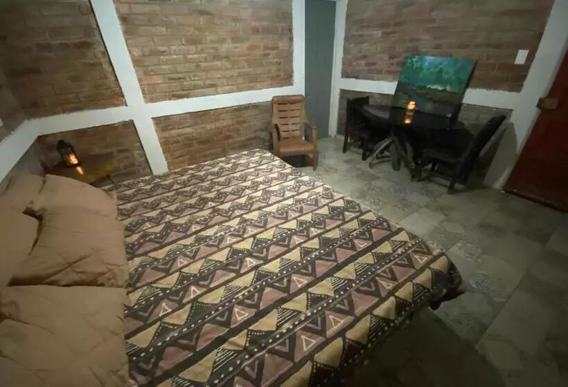 هتل Hostal Café El Cedro