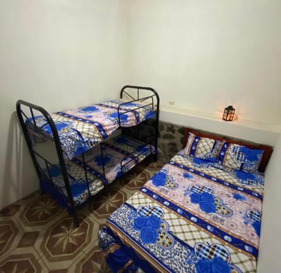 هتل Hostal Café El Cedro