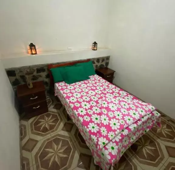هتل Hostal Café El Cedro