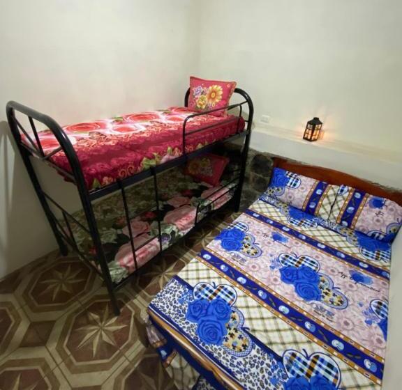 هتل Hostal Café El Cedro