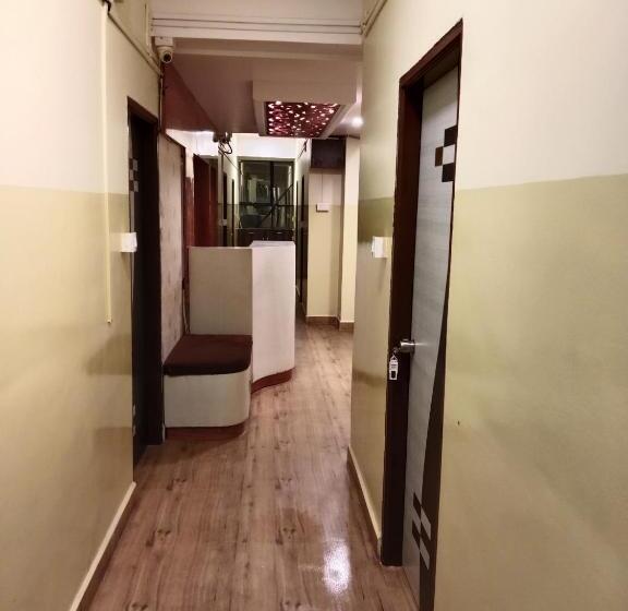 هتل Sunanda Lodge