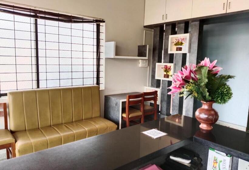 هتل Sunanda Lodge