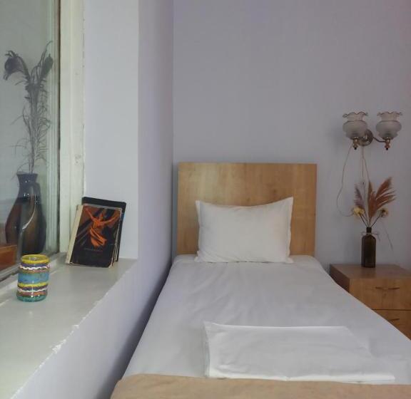 پانسیون Selina Guest House