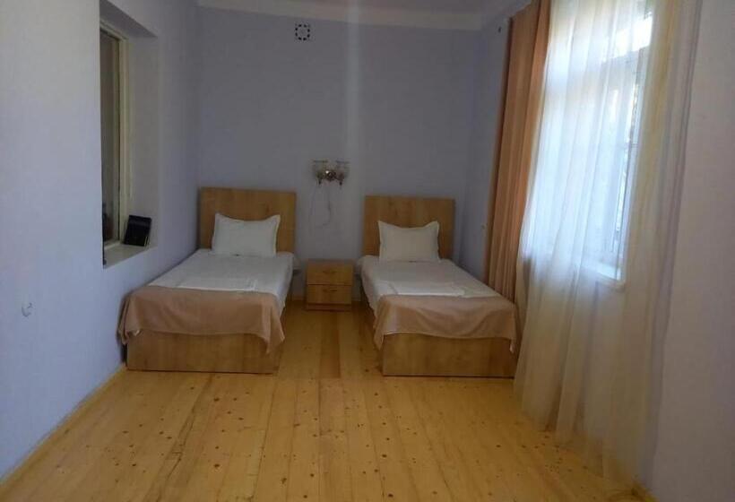 پانسیون Selina Guest House