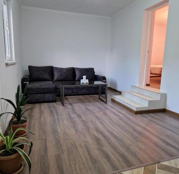 پانسیون Selina Guest House