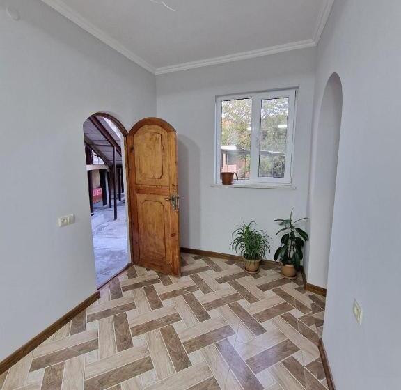 پانسیون Selina Guest House