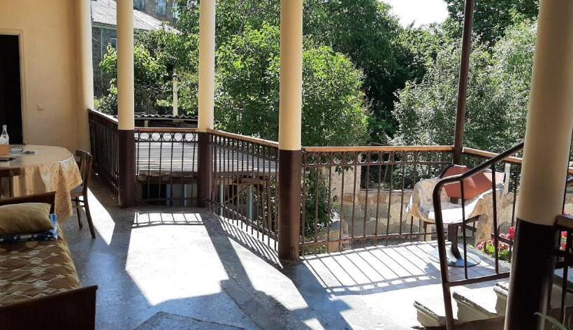 پانسیون Selina Guest House