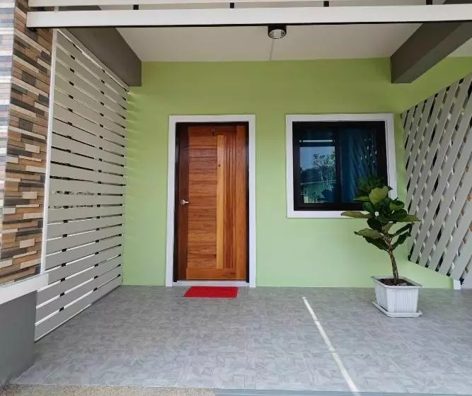 Retkeilymaja ลีลาโคซี่ รีสอร์ท ณ สิชล