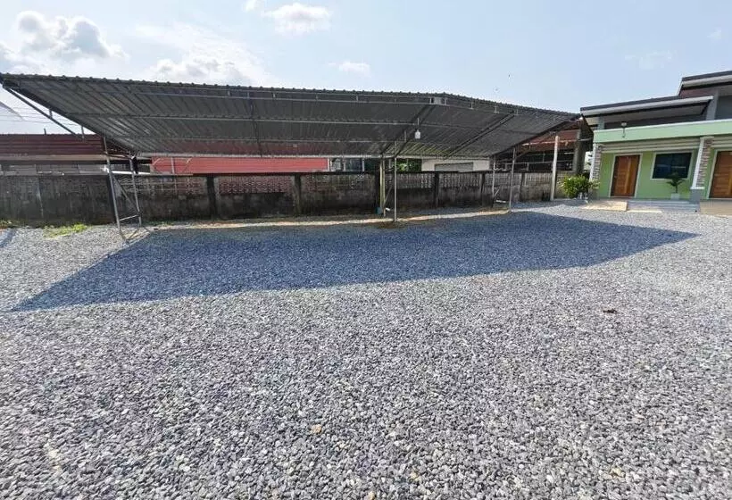 Retkeilymaja ลีลาโคซี่ รีสอร์ท ณ สิชล