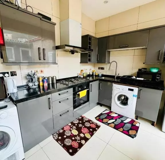 Aamiaismajoitus (B&B) The Great Falcon Accommodation