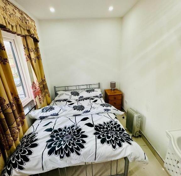 Bed and Breakfast The Great Falcon Accommodation