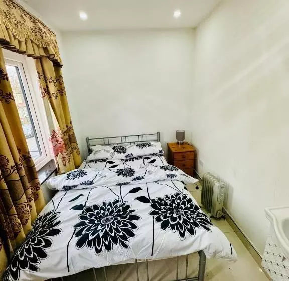 Aamiaismajoitus (B&B) The Great Falcon Accommodation