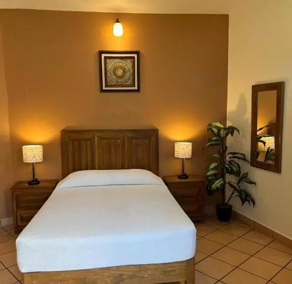 هتل Jardín Del Cantador
