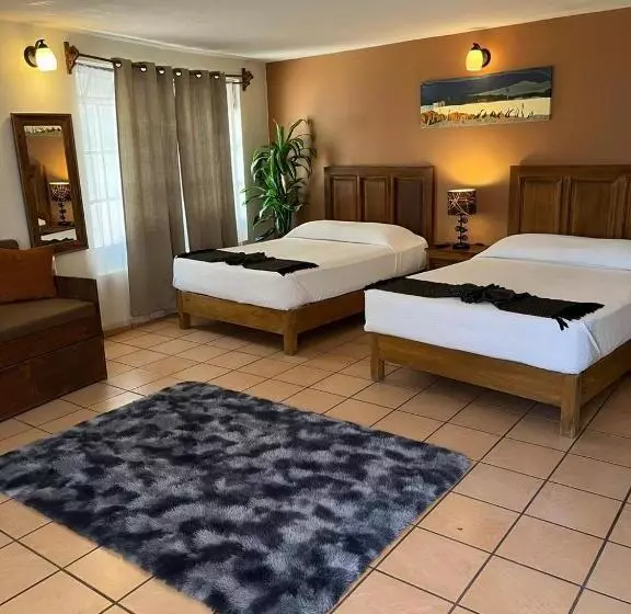 هتل Jardín Del Cantador