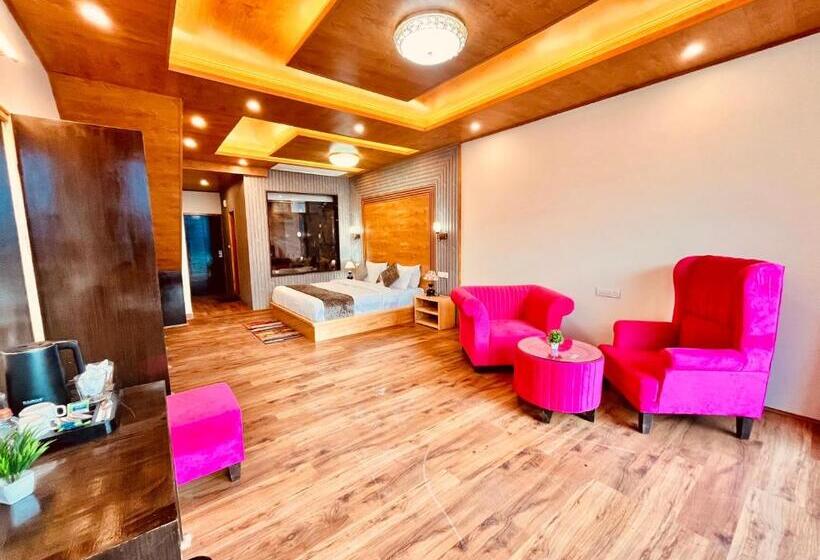 בית מלון כפרי Rockland Cottage, Manali Centrally Heated & Air Cooled Premium Rooms