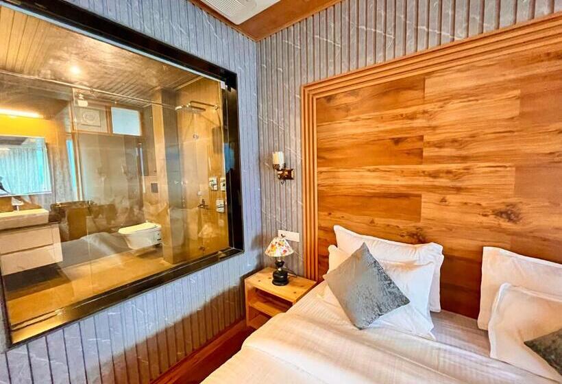 בית מלון כפרי Rockland Cottage, Manali Centrally Heated & Air Cooled Premium Rooms