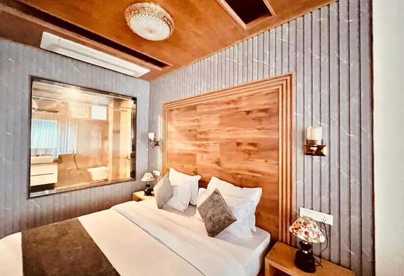 ホテル Rockland Cottage, Manali   Centrally Heated & Air Cooled Premium Rooms