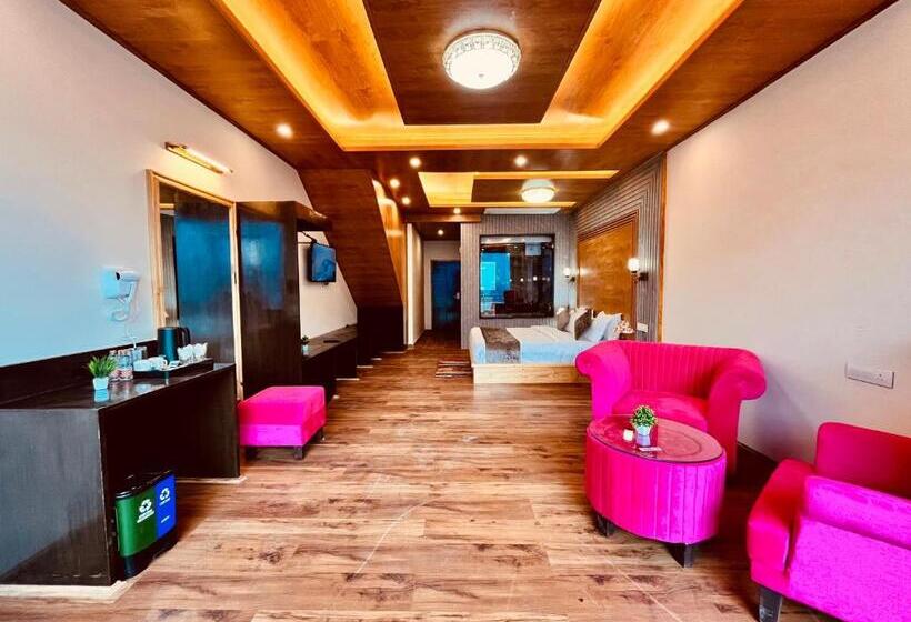 בית מלון כפרי Rockland Cottage, Manali Centrally Heated & Air Cooled Premium Rooms